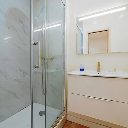 Modern Renovated With A Touch Of Gilded Glamour *