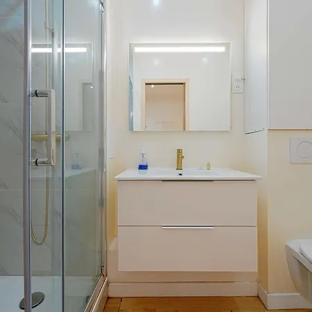 Modern Renovated With A Touch Of Gilded Glamour * Parigi