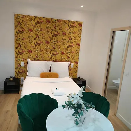 Modern Renovated With A Touch Of Gilded Glamour * Parigi